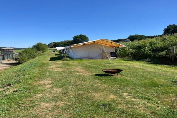 Property grounds - Camping tent with modern amenities (Trois Ponts)