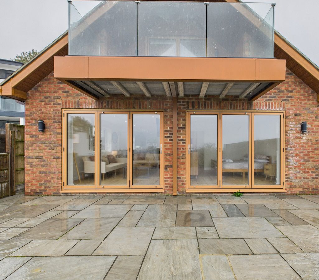 Front Entrance & Balcony 