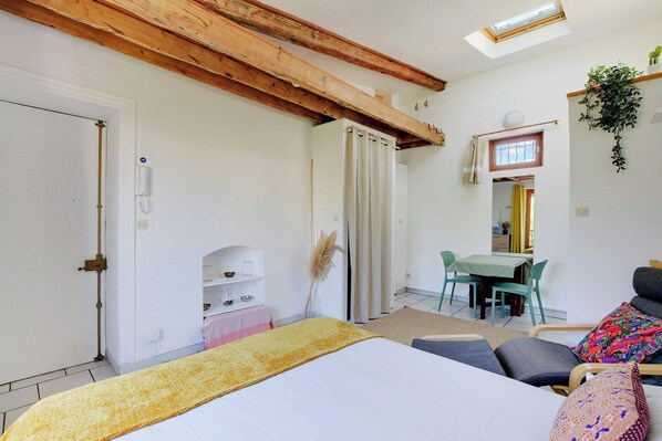 1 bedroom, iron/ironing board, free WiFi