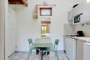 Fridge, microwave, stovetop, toaster