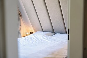 5 Schlafzimmer, Reisekinderbett