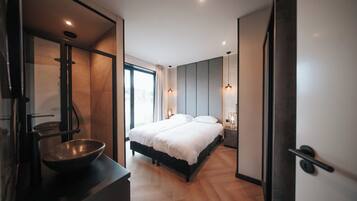 8 slaapkamers, reisbedje