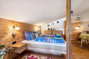 2 habitaciones, tabla de planchar con plancha, wifi y ropa de cama