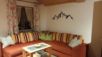 Télévision, table de tennis de table, chaîne hi-fi