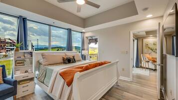 3 bedrooms, desk, iron/ironing board, travel crib