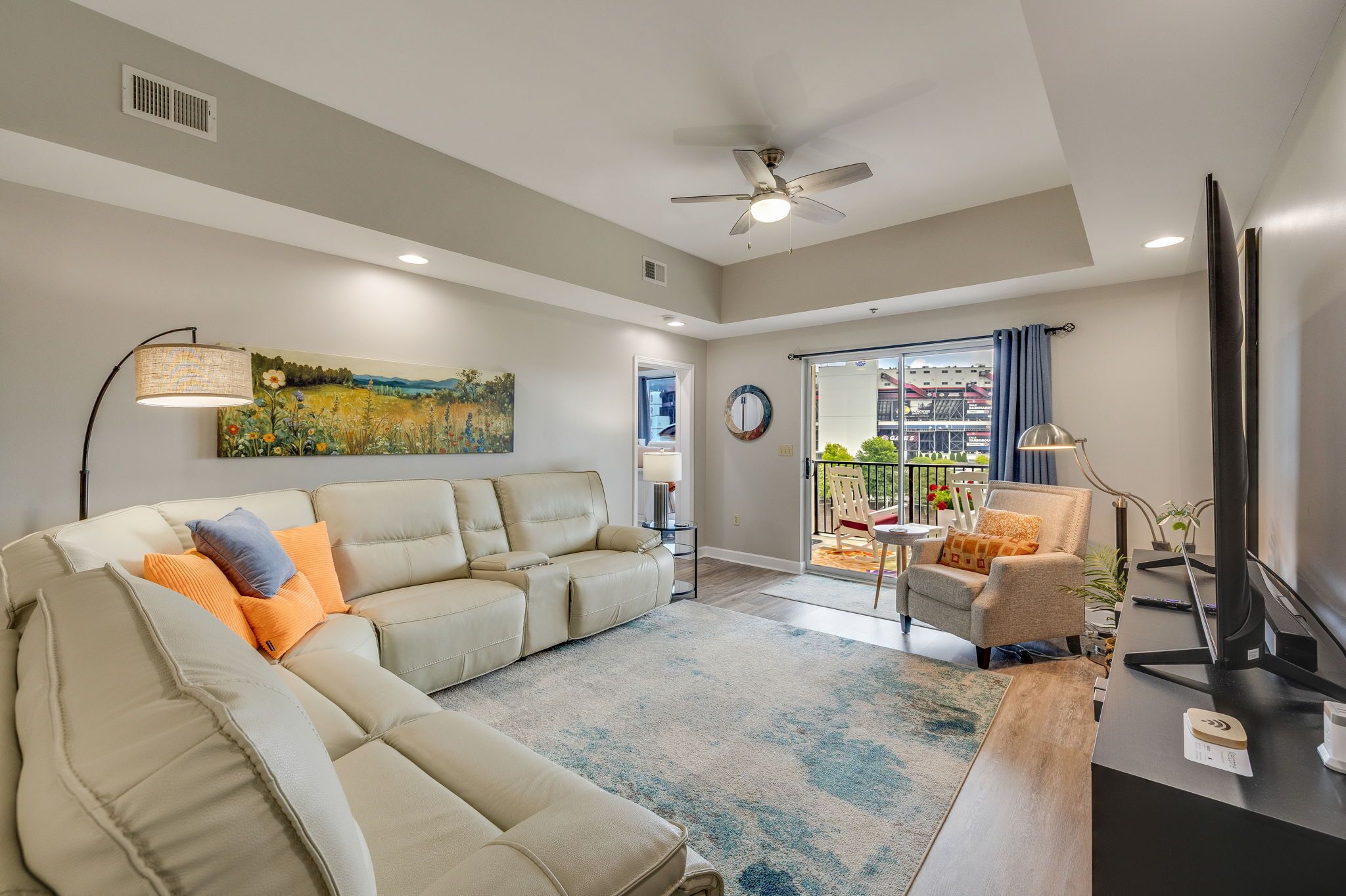 智能电视、桌上足球、乒乓球、书