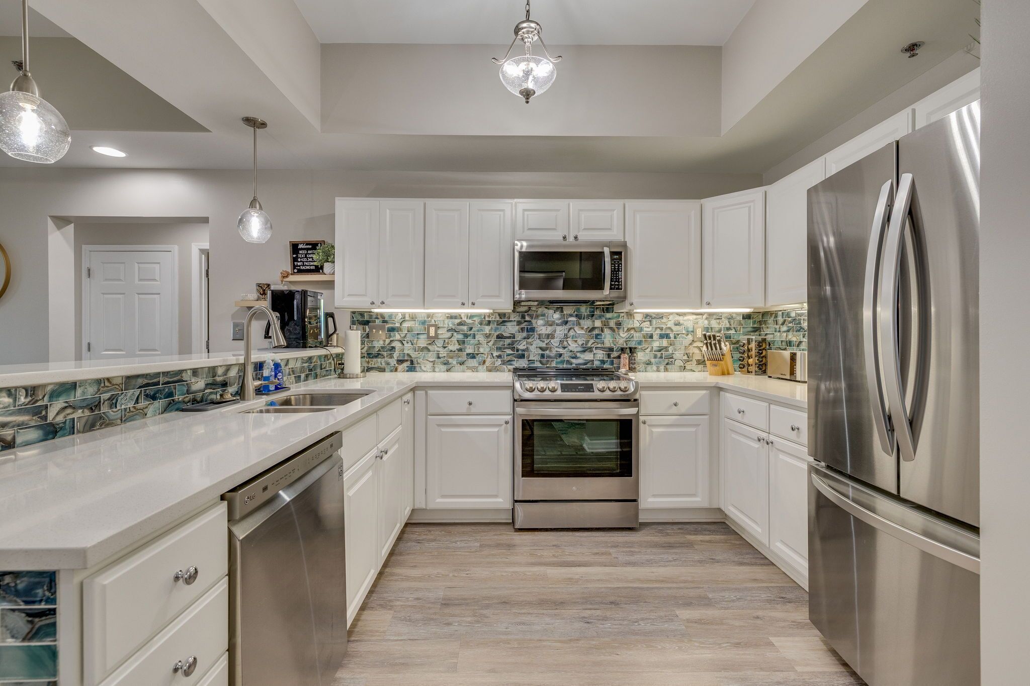 冰箱、微波炉、烤箱、炉灶