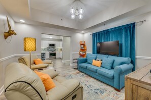 TV connectée, baby-foot, table de tennis de table, livres