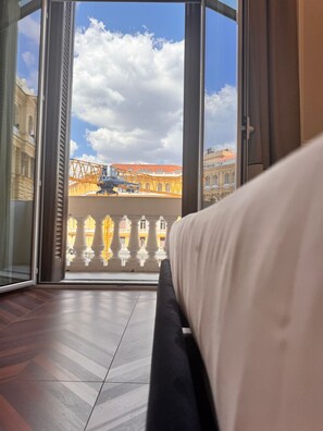 Exclusive Suite, Balcony, City View | Minibar, in-room safe, desk, laptop workspace - Naples Plaza Duomo (Naples)