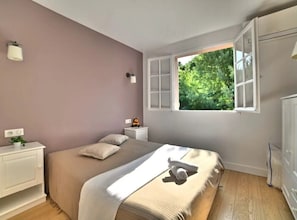 4 bedrooms, iron/ironing board, WiFi