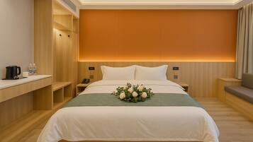 Habitación empresarial doble | Camas con efecto memoria, escritorio y espacio para trabajar con laptop