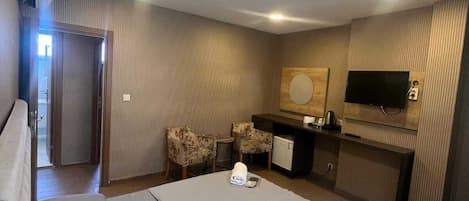 Schreibtisch, kostenloses WLAN