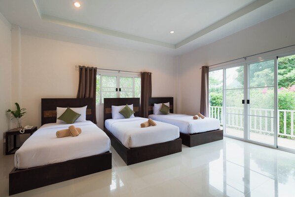 2 bedrooms, iron/ironing board, internet, bed sheets