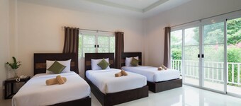 Charming 2-bedroom bed & breakfast in Sam Roi Yot with AC