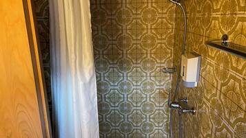 Basic Double or Twin Room, Mountain View | Bathroom