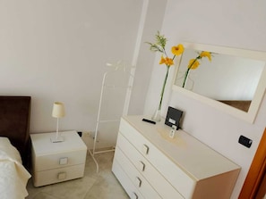 3 bedrooms, iron/ironing board, Internet, bed sheets