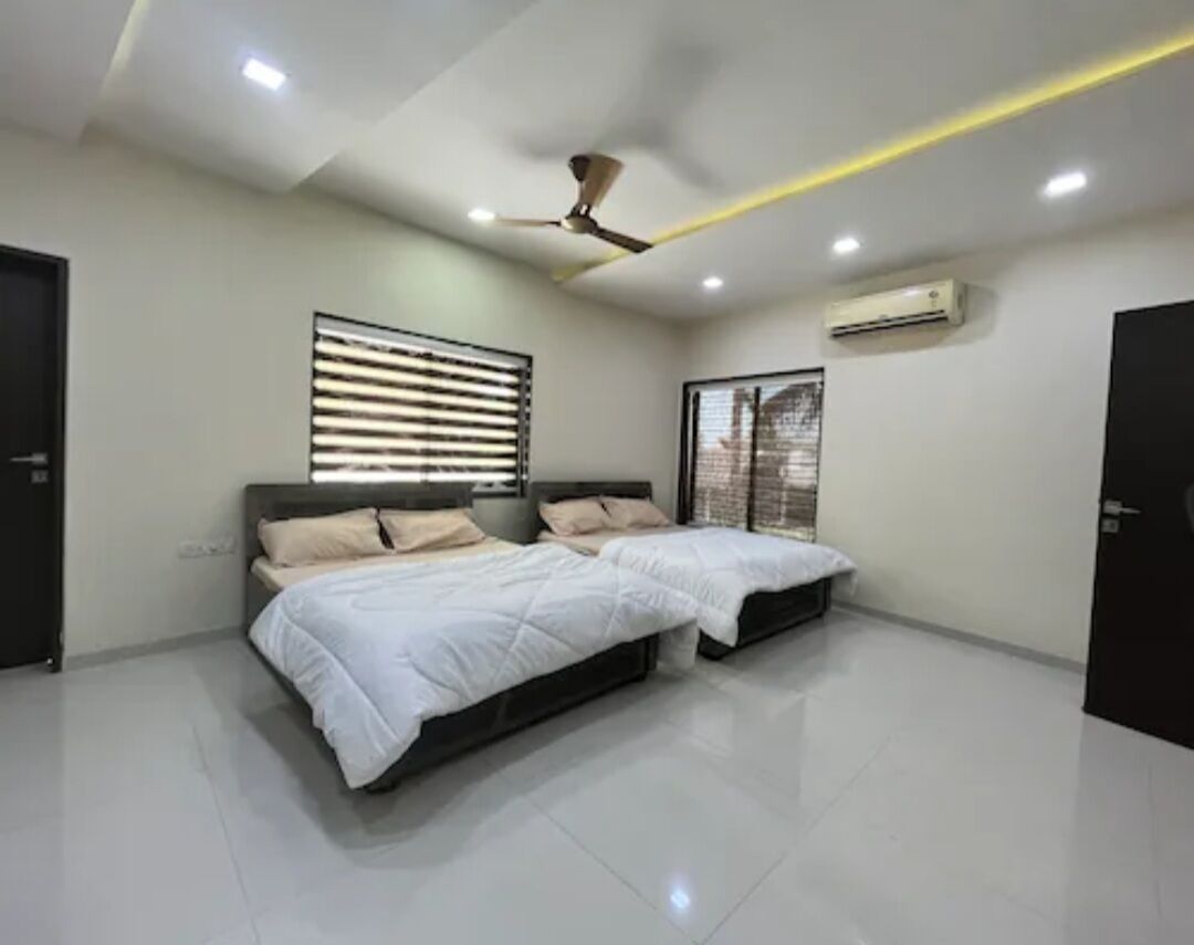 7 bedrooms, iron/ironing board, WiFi, bed sheets