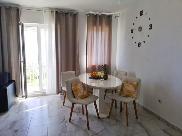 Apartment | Dining