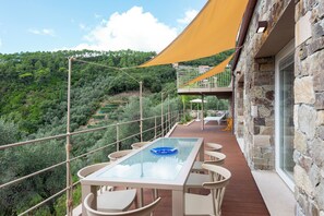 Outdoor dining - Relais Le Torri in Verici (Casarza Ligure)