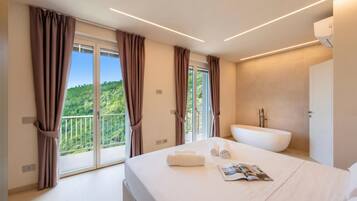 Familienvilla, Mehrere Schlafzimmer (Villa Relais Le Torri in Verici) | 4 Schlafzimmer, Bügeleisen/Bügelbrett, kostenloses WLAN, Bettwäsche