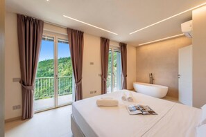 Vil·la familiar, diversos dormitoris (Villa Relais Le Torri in Verici) | 4 dormitoris, planxa i posts de planxar, wifi gratuïta i roba de llit 
