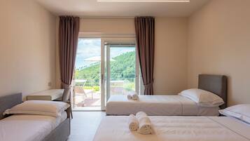 Familienapartment, 2 Schlafzimmer, 2 Bäder, Bergseite (Relais Le Torri in Verici Punta) | Ausblick vom Zimmer