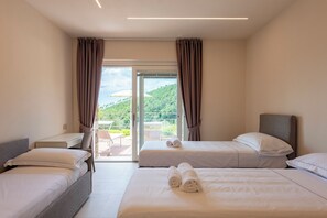 Appartement Familial, 2 chambres, 2 salles de bains, côté montagne (Relais Le Torri in Verici Punta) | Vue de la chambre