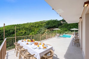 Family Villa, Multiple Bedrooms, Balcony (Villa Relais Le Torri in Verici) | Outdoor dining - Relais Le Torri in Verici (Casarza Ligure)