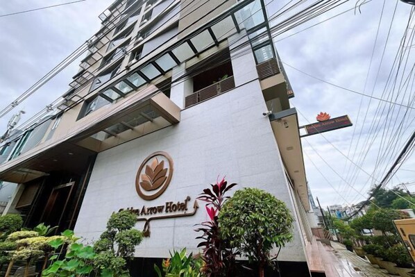 Exterior - Golden Arrow Hotel (Botataung)