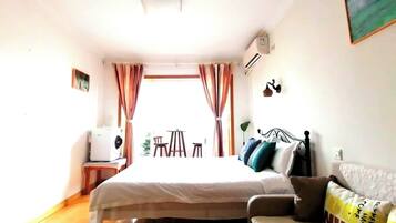 Comfort-Apartment, 1 Schlafzimmer, Stadtblick | Hochwertige Bettwaren, Schreibtisch, laptopgeeigneter Arbeitsplatz