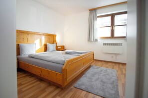 2 bedrooms, WiFi, bed sheets