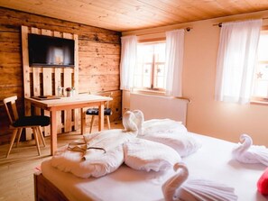 2 Schlafzimmer, Reisekinderbett, WLAN, Bettwäsche