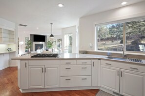 Private kitchen - Quiet 5BR Bend Retreat - Minutes to Downtown, Trails & More (Bend)