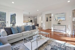 Living area - Quiet 5BR Bend Retreat - Minutes to Downtown, Trails & More (Bend)