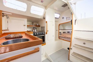 Fridge, oven, stovetop, coffee/tea maker