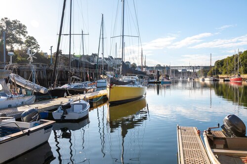 Sailing Boat 'Voilier Pyman - Le Chant Des Voiles' with Sea View and Private Terrace