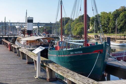 Segelboot 'Pyman - Le Chant Des Voiles' mit Meerblick und privater Terrasse
