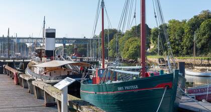 Segelboot 'Pyman - Le Chant Des Voiles' mit Meerblick und privater Terrasse