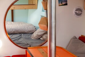 3 bedrooms - Sailing Boat 'Voilier Pyman - Le Chant Des Voiles' with Sea View and Private Terrace (Douarnenez)