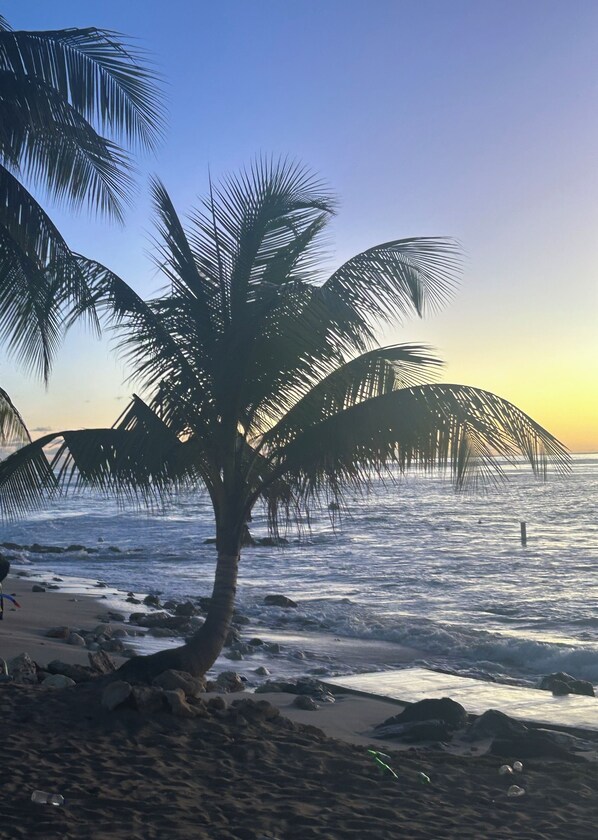 Beach nearby, sun loungers, beach towels