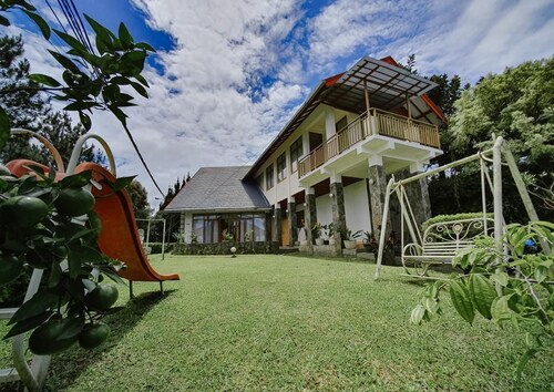 Callming 4 bad room villa with private pool at Jawa Barat