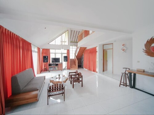 Callming 4 bad room villa with private pool at Jawa Barat