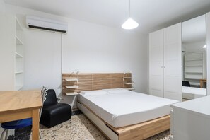Appartement, 1 slaapkamer | Een bureau, gratis wifi
