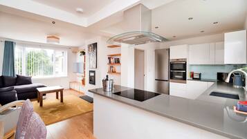 Réfrigérateur, micro-ondes, four, lave-vaisselle