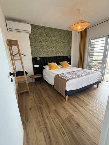 A modern, well-equipped bungalow with an exceptional view of the lagoon!