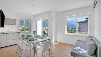 Standard Apartment, Multiple Bedrooms (Magnolia Bike & River Apartment) | Living area | Flat-screen TV