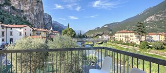 Ulivo and Magnolia Bike & River Apartment