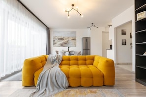 Apartamento luxo, sacada, vista para a cidade | Wi-Fi de cortesia, roupa de cama