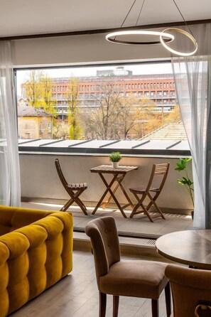 Appartement Deluxe, 2 chambres, balcon, vue ville | Wi-Fi gratuit, draps fournis