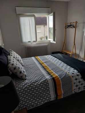 1 bedroom, travel cot, free WiFi, bed sheets